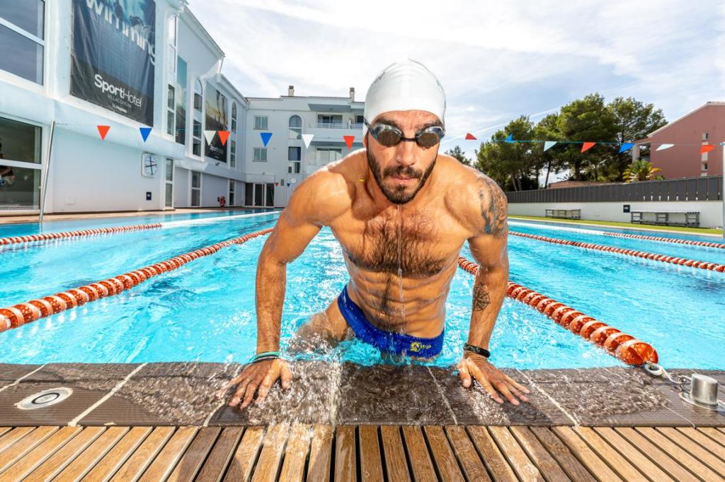 Der beheizte 25-Meter-Pool ist nur eines der Highlights für Triathleten im Sporthotel Villaconcha. (Foto: Hoposa-Hotelgruppe)